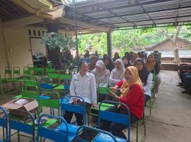 Lurah dan Pamong Sidoharjo Takziah ke Rumah Duka Ibu Wainah di Pulekulon